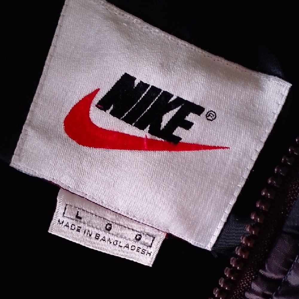 Vintage 90s Nike Men's Black and Brown Puffer Jacket - Picture 12 of 12